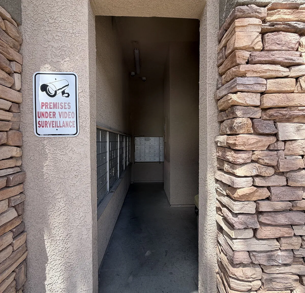 1 bed, 1.0 bath, 783 sqft, $1,399 — Photo 2