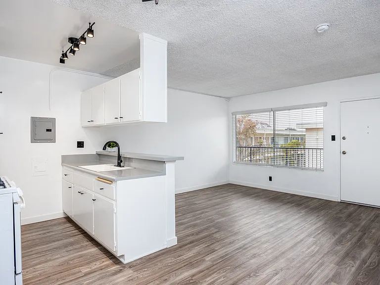 Carson Oakwood Apartments — Photo 52