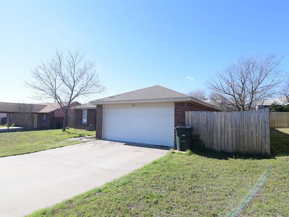 1st image of 2001 Fleetwood Dr
