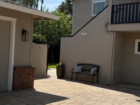 3259 Grant Rd #1, Mountain View, CA 94040