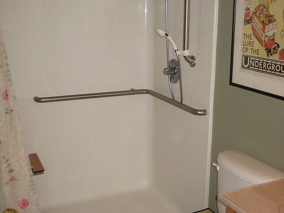 First Floor Suite Bath - Handicapped Accessible
