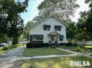 215 S Division St, Stronghurst, IL 61480