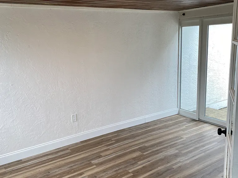 825 Wessex Pl — Photo 11