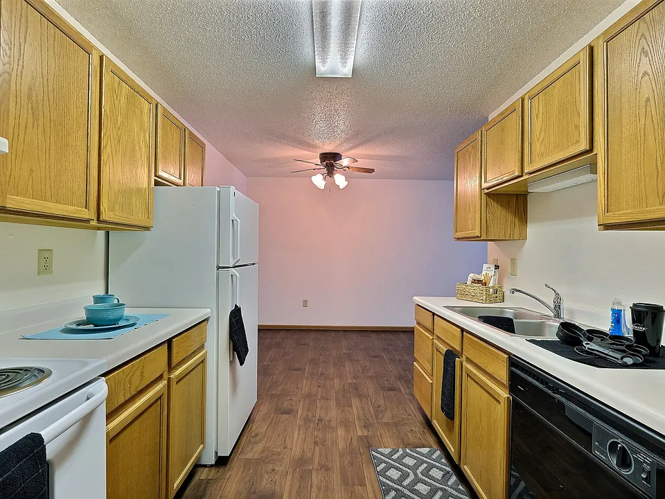 Fargo, ND Chestnut Ridge Apartments | Kitchen