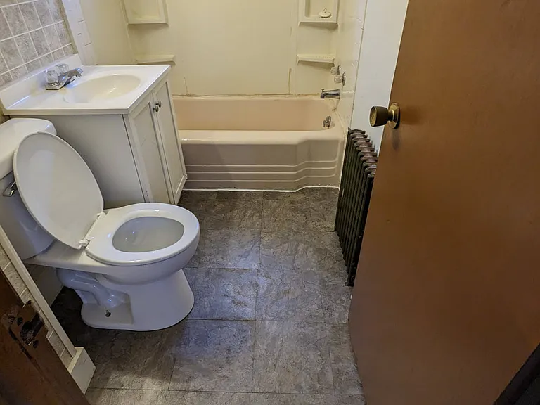 501 W Adams St #4 — Photo 5