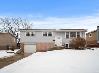 9133 Sycamore Dr, Hickory Hills, IL