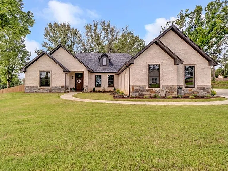 12109 Oak Grove Dr — Photo 1