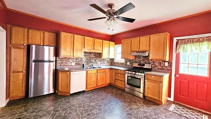 116 E Curtis St — Photo 4