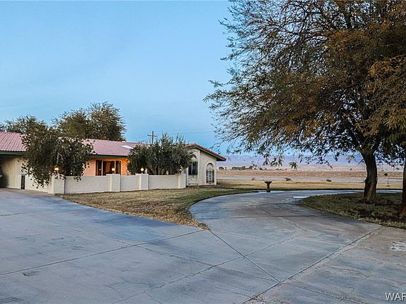 3rd image of 1975 E Cottonwood Ln