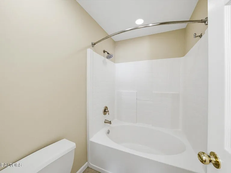 10724 Prince Albert Way — Photo 15