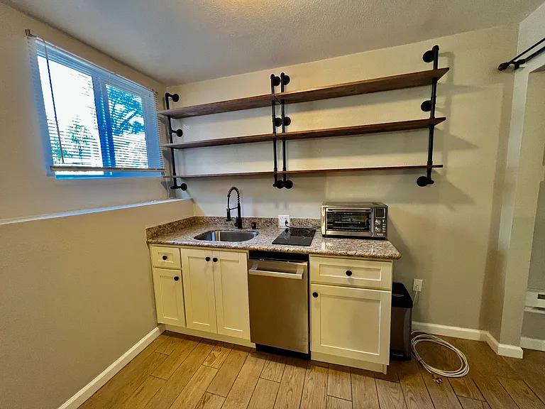 1660 Terrace Rd #B — Photo 4