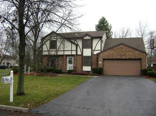 1 McIntosh Dr, Lockport, NY 14094