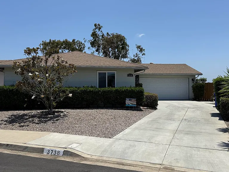 3738 Lynda Pl — Photo 1