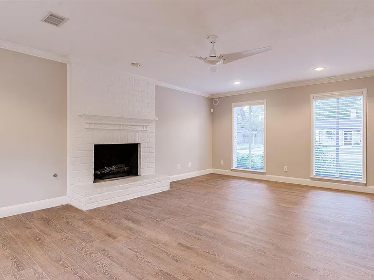 15203 Camelback Ct — Photo 11