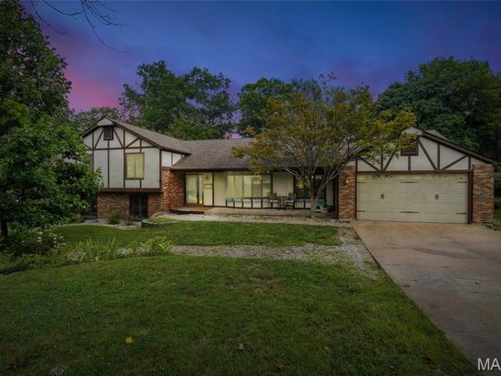 3754 Red Hawk Ct, Bridgeton, MO 63044