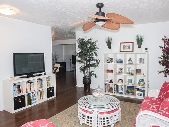 4th image of 30 Pinehurst Ln