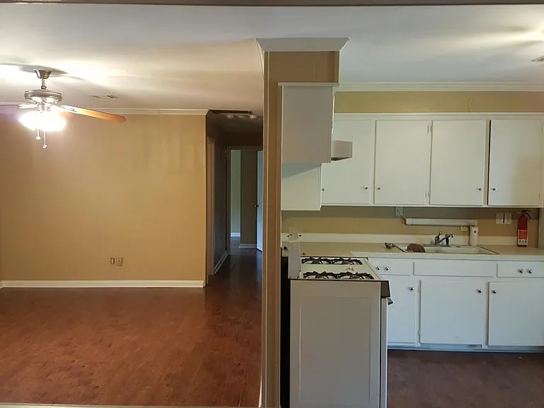 804 Fairmont Ln — Photo 6