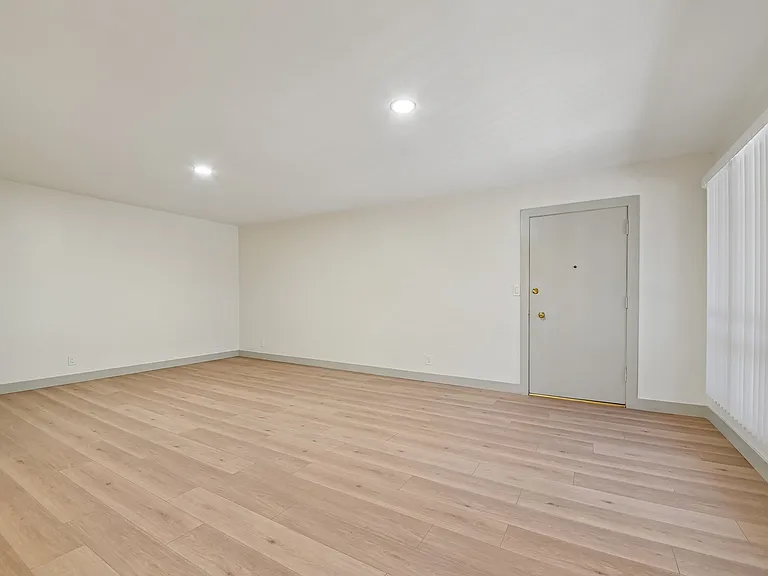 El Dorado - 1342 N. Fuller Avenue — Photo 17