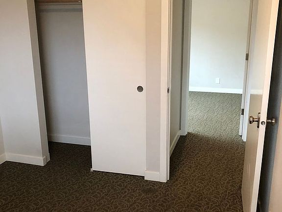 5th image of 2635 Franklin Ave E #219