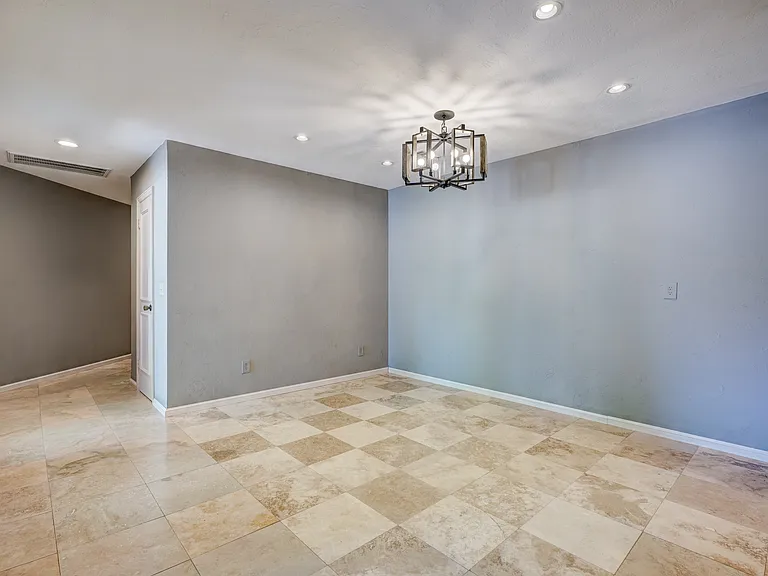 6325 Glenbrook Ct — Photo 10