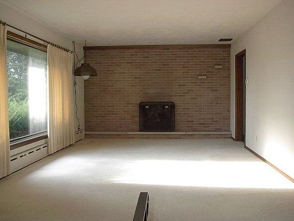 5th image of 84 Edgewood Ct