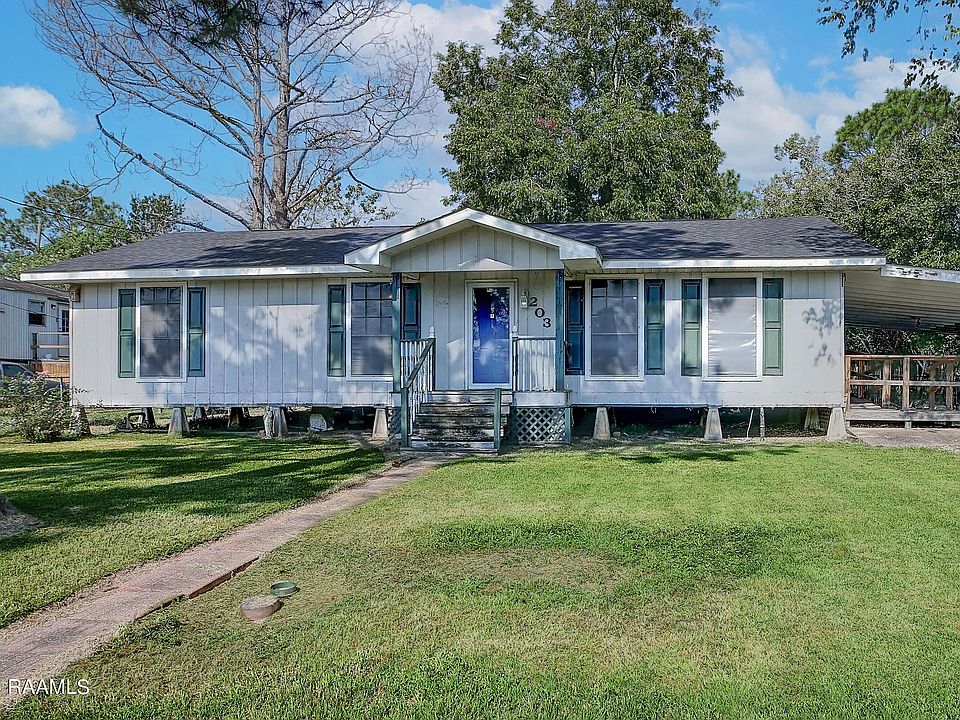 1st image of 203 Pecan Dr
