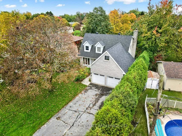 12 Casterton Ave, Kingston, ON K7M 1R5