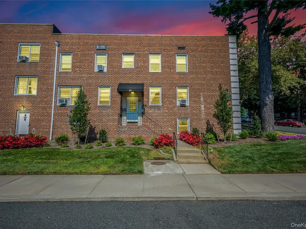 24 Edwards Street, Unit #1G #1G, Roslyn Heights, NY 11577
