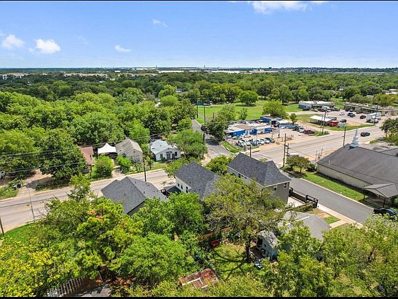 4th image of 618 Montopolis Dr