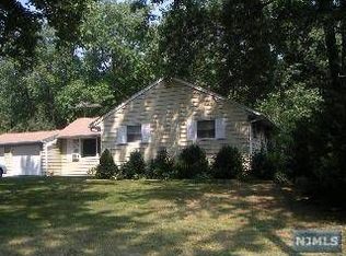 205 Addison Pl, Paramus, NJ 07652