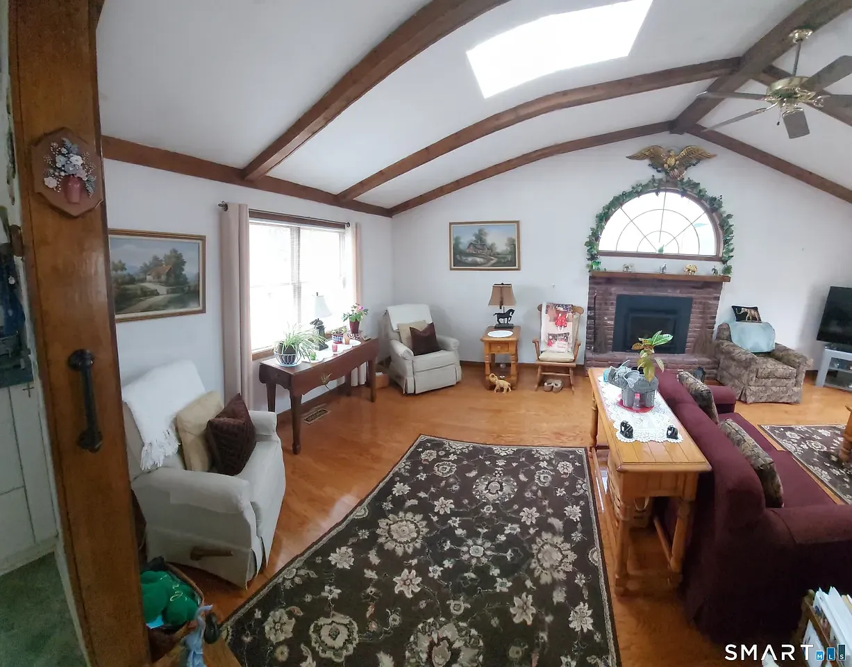 2 bed, 1300 sqft, $2,500 — Photo 2