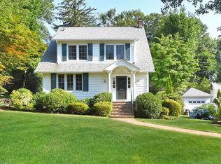 33 Crescent Rd, Port Washington, NY 11050