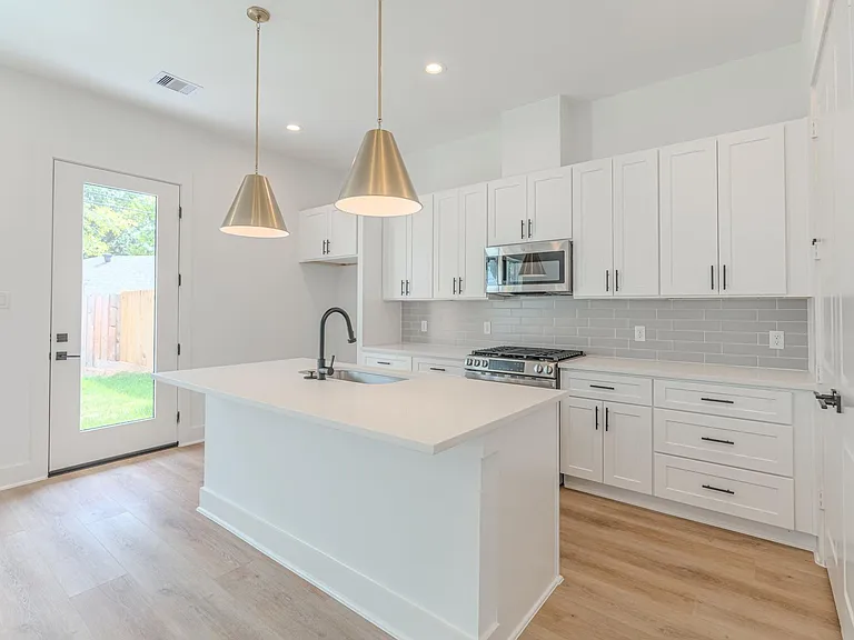 7703 Inwood Grove Ln — Photo 17