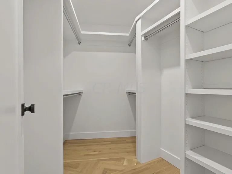 436 Broadway E — Photo 15