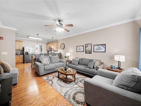 4th image of 836 W Glenn Ave APT 210