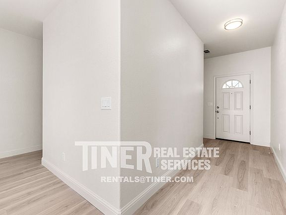 5th image of 1026 Carmelita Ave