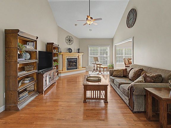 4th image of 3700 Birch Ct