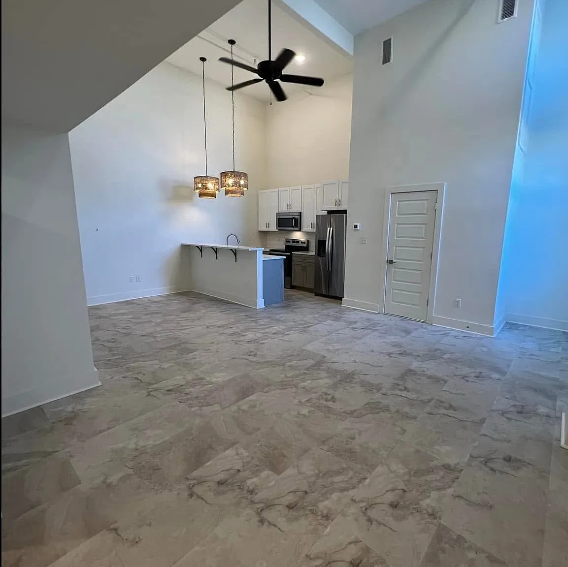 2 bed, 2.5 bath, 1600 sqft, $1,800 — Photo 3
