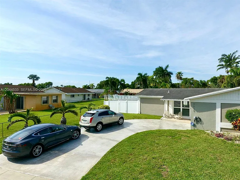 9820 NW 7th St — Photo 24