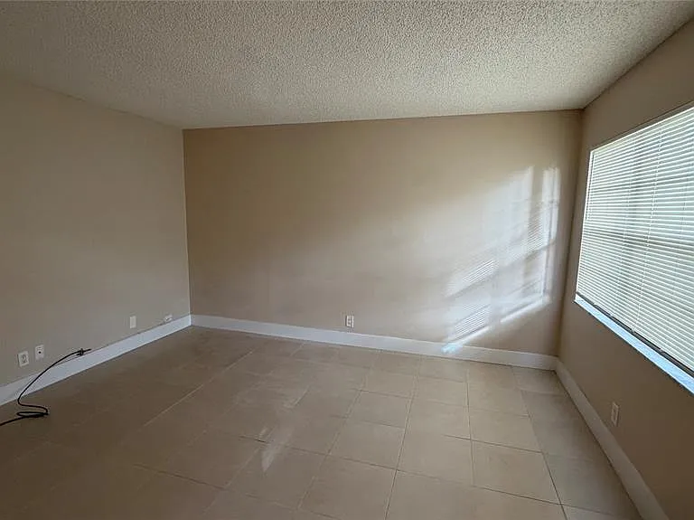 5180 NE 6th Ave #602 — Photo 3