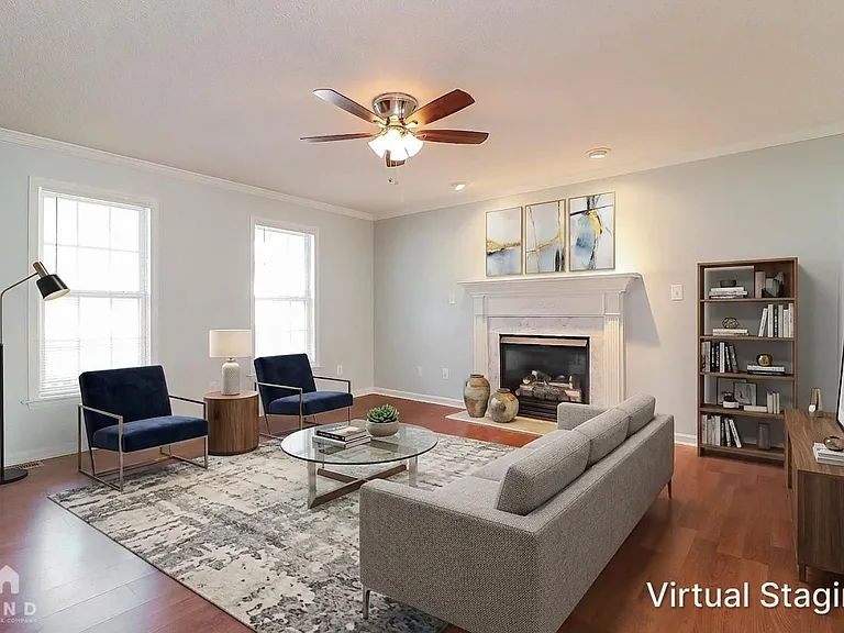 928 Shannondale Dr — Photo 2