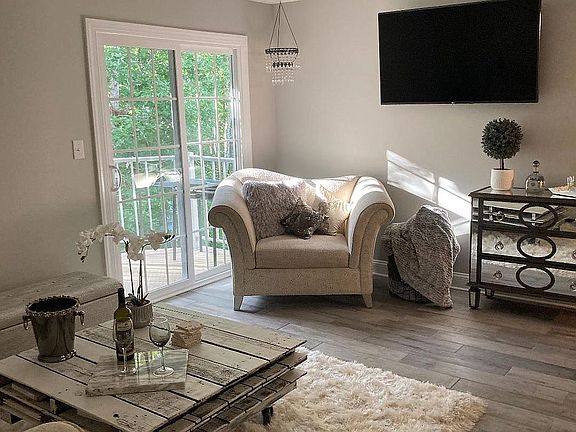 2nd image of 18 Iroquois Dr #12