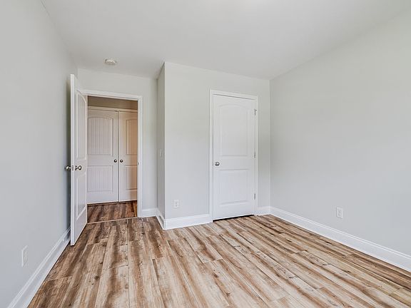 5th image of 573 Governor Treutlen Cir