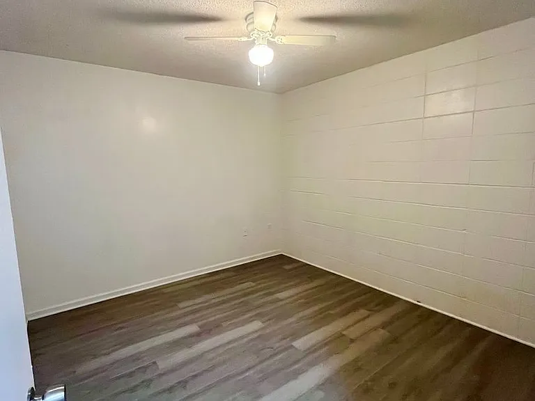 2409 University Dr — Photo 5