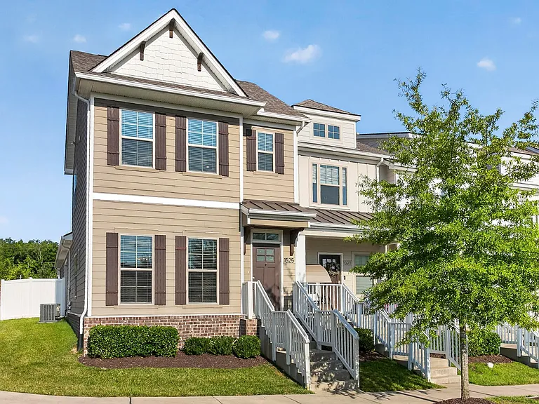 1525 White Tip Ln — Photo 1