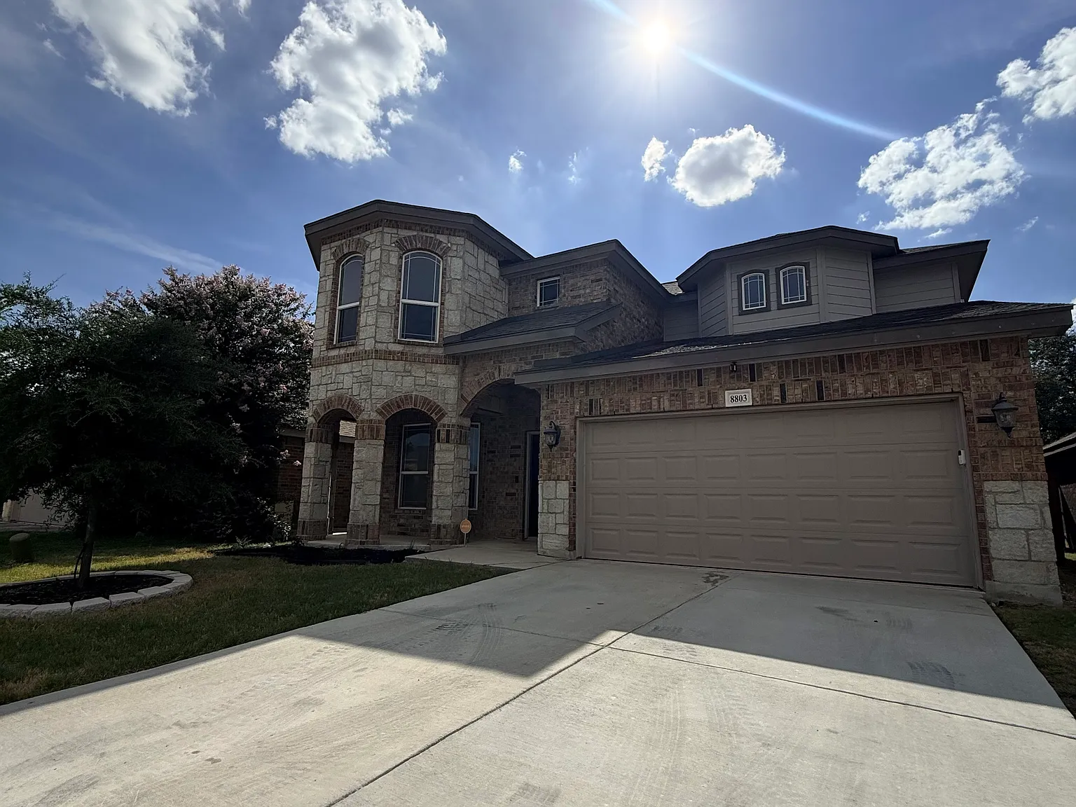 4 bed, 2800 sqft, $2,750 — Photo 1