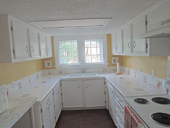 3rd image of 205 Bedford Pl