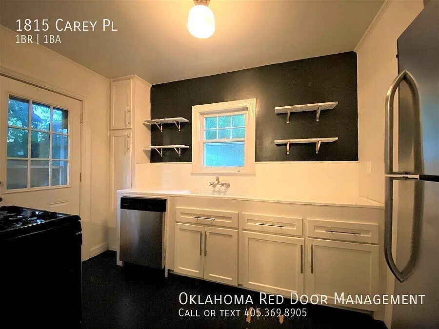 1 Bedroom in the Plaza District! — Photo 3