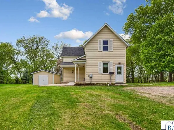 307 Meadow Woods Dr, Mankato, MN 56001