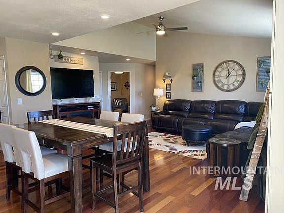 4th image of 755 Indian Hills Dr